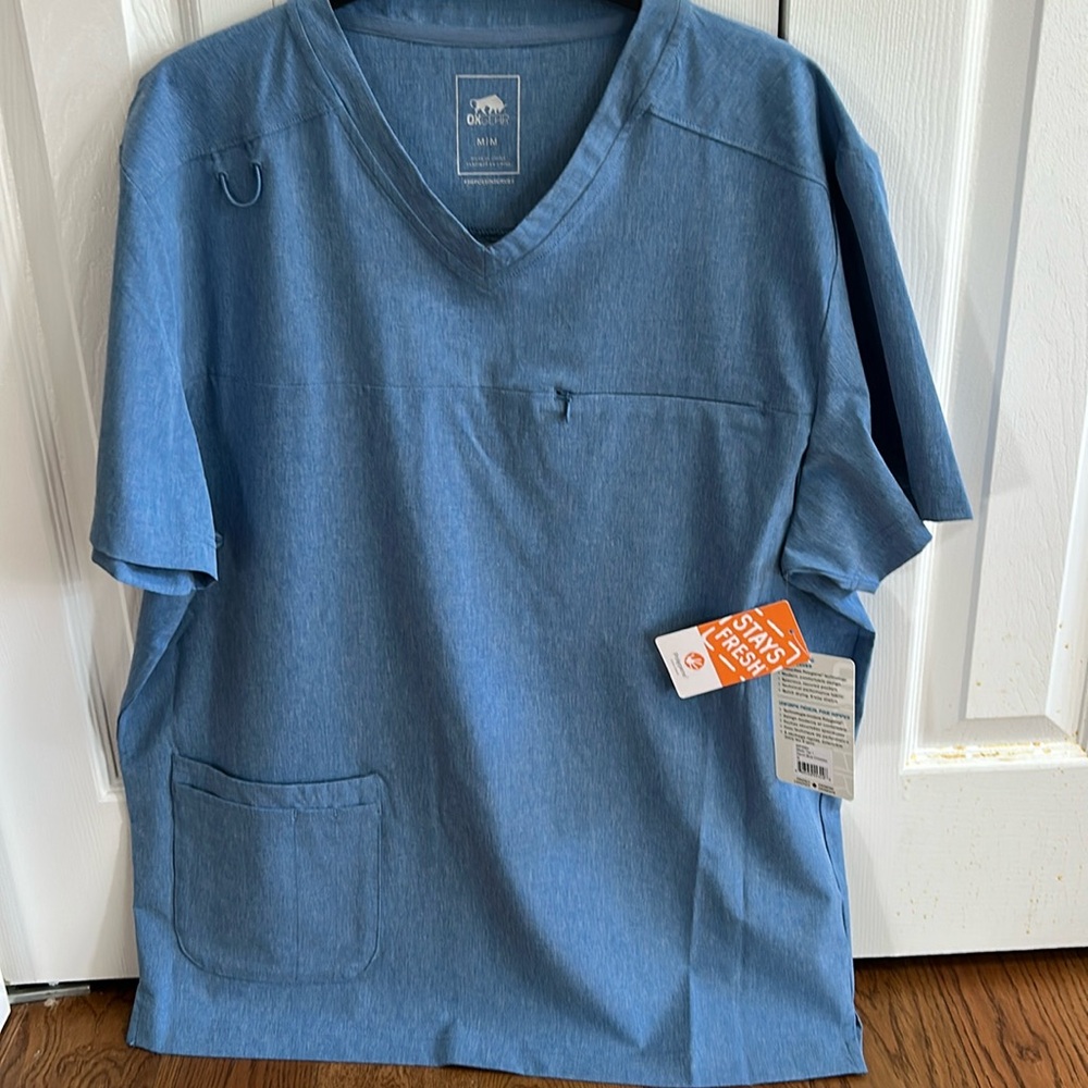 Scrub Top NWT Medium